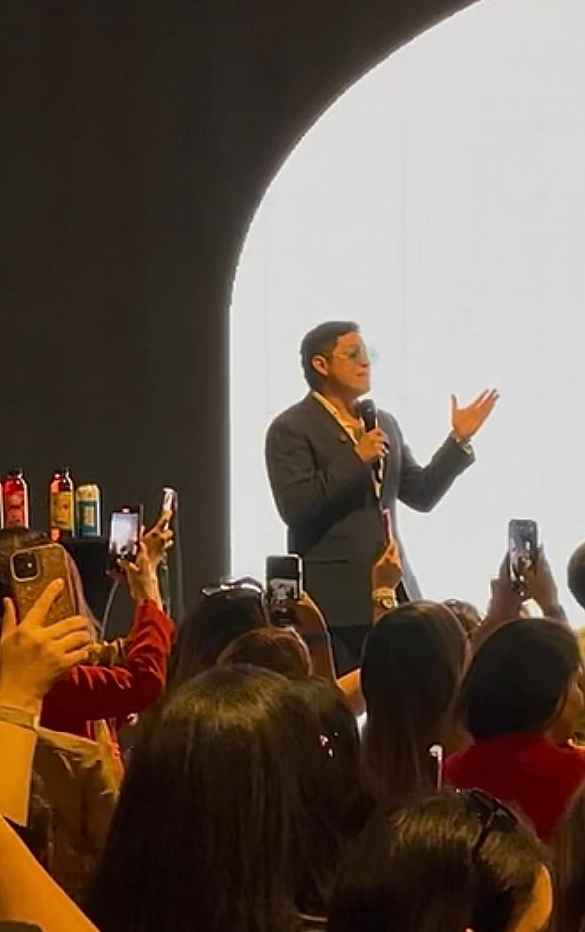 Ignacio Allendes en escenario